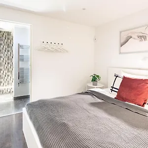 Stylish - Street Of The Basilica Apartment Budapest