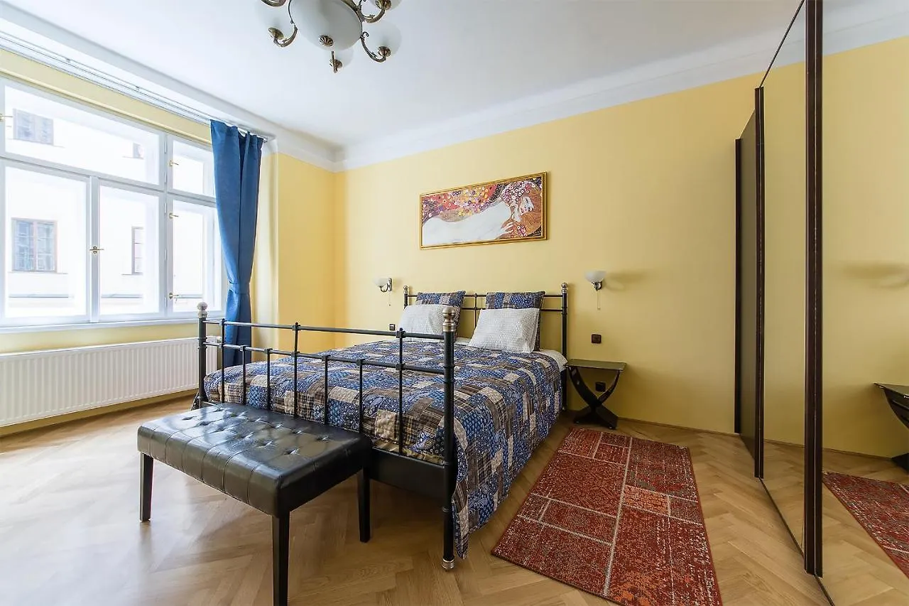 Apartment In Heart Of Prague - 2Br 2Ba Elegant Downtown Apt