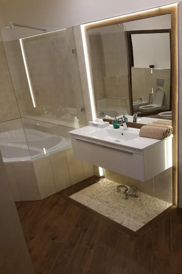 In Heart Of Prague - 2Br 2Ba Elegant Downtown Apt 0*,  Czech Republic